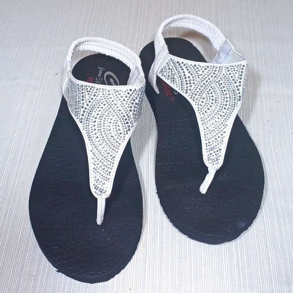Skechers Shoes Sz 7 White Silver Yoga Foam Sandals By Skechers